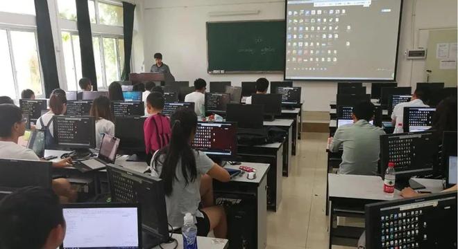 大學(xué)里這6類'萬金油專業(yè)'很熱門 好就業(yè)與難就業(yè)的真相